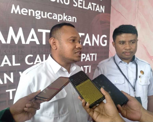 Bawaslu Ingatkan Tiga Paslon Gunakan Waktu Terakhir Pendaftaran di KPU Bursel