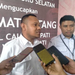 Bawaslu Ingatkan Tiga Paslon Gunakan Waktu Terakhir Pendaftaran di KPU Bursel