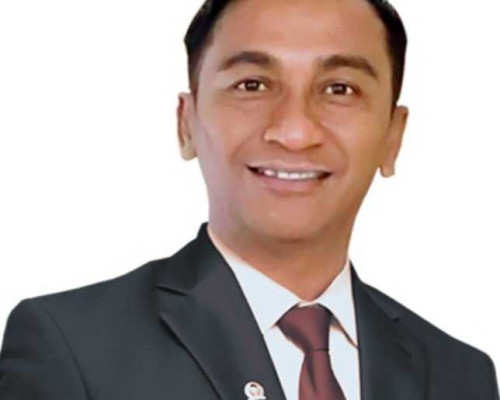 Tiga Periode di DPRD SBB, Abu Silawane Bikin Sejarah Baru di Manipa