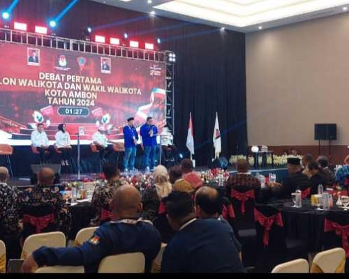 Debat Perdana Pilwalkot Ambon Berlangsung Seruh, Pendukung Paslon Saling Serang