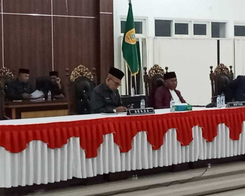 Paripurna, DPRD Bursel Tetapkan Alat Kelengkapan Dewan 