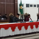 Paripurna, DPRD Bursel Tetapkan Alat Kelengkapan Dewan 