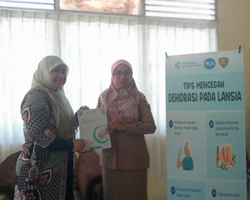 Peduli Lansia, Poltekkes Kemenkes Maluku Gelar Pelatihan Hidrasi di PSTW Inakaka