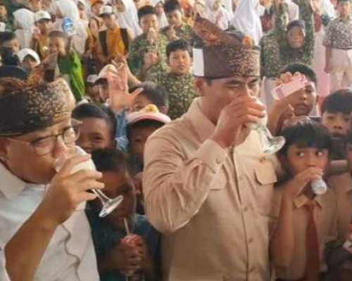 Simbol Perdamaian, Mentan Minum Susu Bersama Ribuan Anak Sekolah, Peternak, dan Pelaku Industri Susu