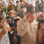 Simbol Perdamaian, Mentan Minum Susu Bersama Ribuan Anak Sekolah, Peternak, dan Pelaku Industri Susu