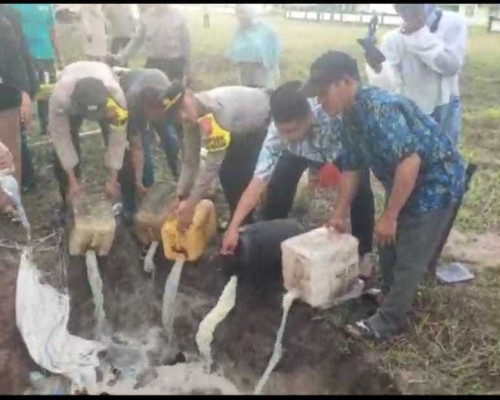 Polsek Kepala Madan Musnakan Ratusan Liter Miras 