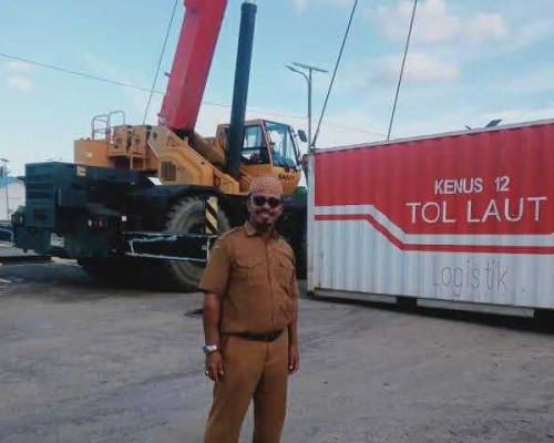 Pemkab SBT Datangkan Crane di Pelabuhan Bula