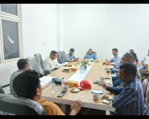 Lenussa Ingatkan  Pejabat Desa Untuk Transparan Kelola Dana Desa 