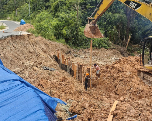 BPJN Maluku Gerak Cepat Perbaiki Jalan Longsor Wakal-Taeno, Kini Bisa Dilalui