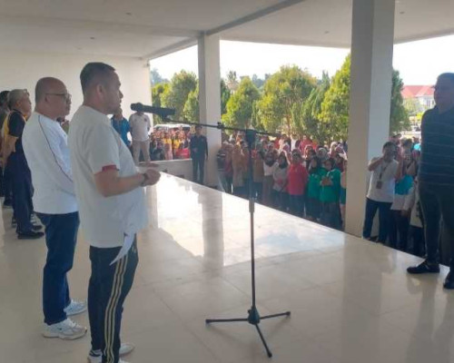 Gelar Apel Bersama, Bupati Bursel Tekankan Masalah Disiplin Bagi Pegawai