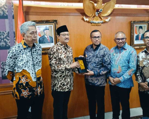 Bupati dan Wakil  Bupati Bursel Temui Mensos RI, Ini yang Dibahas