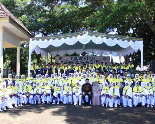 Bupati Fachri Resmi Lepas JCH Asal SBT