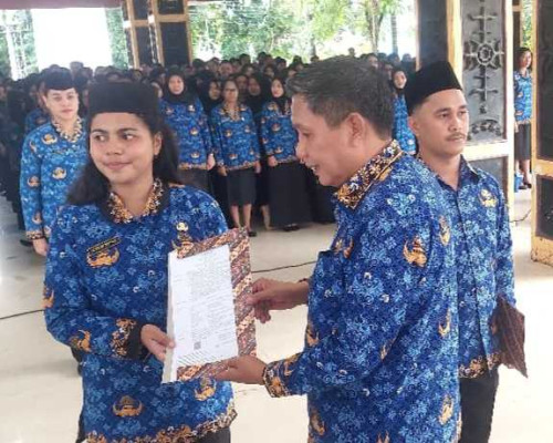 914 CPNS Terima SK dari Wali Kota Ambon