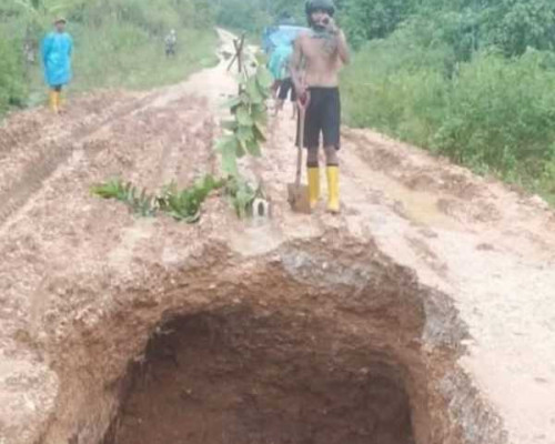 Diguyur Hujan, Dua Jembatan di Bursel Ambruk