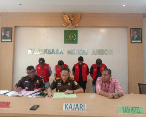 Kejari Ambon Eksekusi 4 Tersangka Korupsi Rp 70 Miliar di PT. Bank Modern Expres