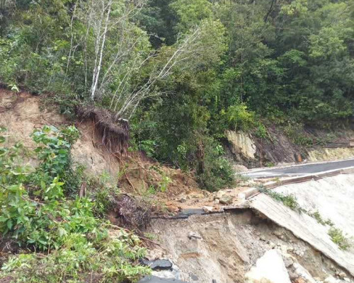 Jalan Oma–Wasu Rusak, Dibangun Tanpa Jembatan dan Drainase 