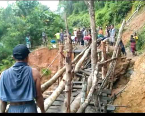 Warga Inamosol Harap Saadiah Uluputty Perjuangkan Jalan di Daerah itu
