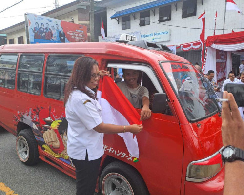 Jelang Puncak Hari Kemerdekaan, Pemkot Bagikan Ribuan Bendera