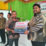 Warga Dapat Beras dan Alat Tangkap dari Pemkab SBT