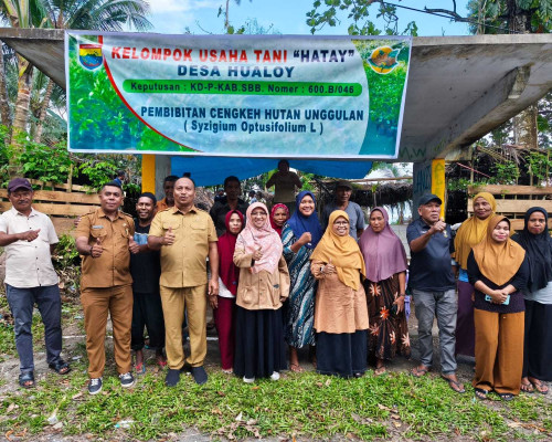 Saadiah Uluputty Kunjungi Kelompok Tani "Hatay" di Hualoy, Soroti Potensi Cengkeh Hutan Unggulan