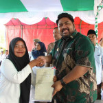 Wabup SBT Bagikan Ratusan Sertifikat Hak Milik ke Warga Transmigrasi