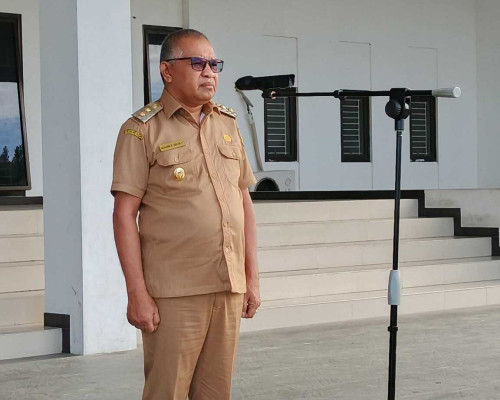 Pimpin Apel Pagi, Wakil Bupati Bursel Tekankan  Disiplin Untuk ASN