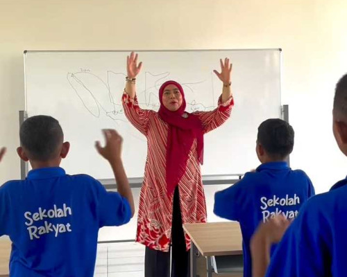 Kunjungi Sekolah Rakyat, Istri Bupati Tanam Semangat Belajar pada Anak-Anak