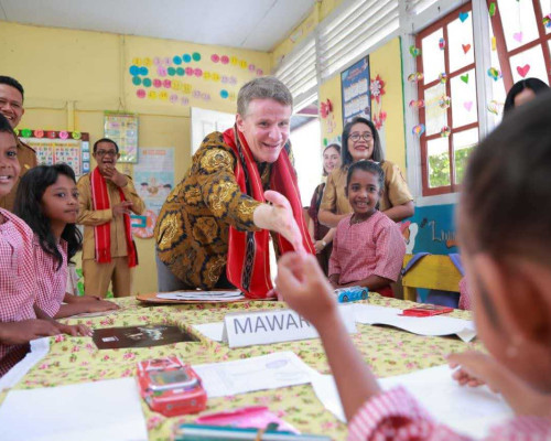 Kunjungi SD Negeri 216, Dubes Australia Puji Transformasi Pendidikan Malteng