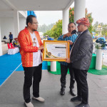 La Hamidi Terima Penghargaan dari BPJS Kesehatan di Hari Sumpah Pemuda 