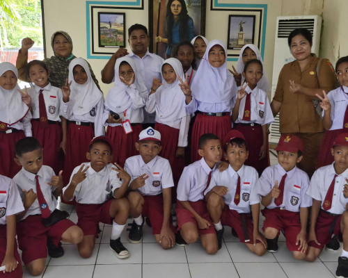 Memperingati Hari Pahlawan Siswa SDN 2 Rumahtiga Lakukan Kunjungan ke Museum Siwalima