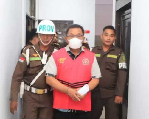 Jadi Tersangka  Korupsi, Mantan Bupati KKT Ditahan