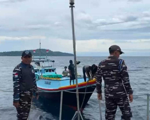 TNI AL Evakuasi KMN Gelora Saat Alami Mati Mesin di Tengah Laut