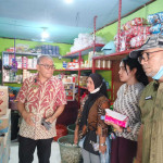Sidak Bapok di Desa Wamsisi, Selsily : Jangan Jual Barang Kadaluwarsa