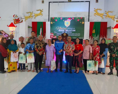 Hadiri Natal Pemda, La Hamidi Ajak Masyarakat Jaga Kerukunan Antara Umat Beragama 