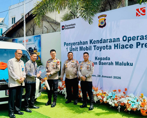 Dukung Operasional Polda Maluku, BNI Serahkan Satu Unit Mobil