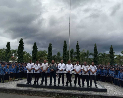 Serahkan SK 3376 PPPK Paruh Waktu, La Hamidi Ingatkan Etika dan  Moralitas Kerja