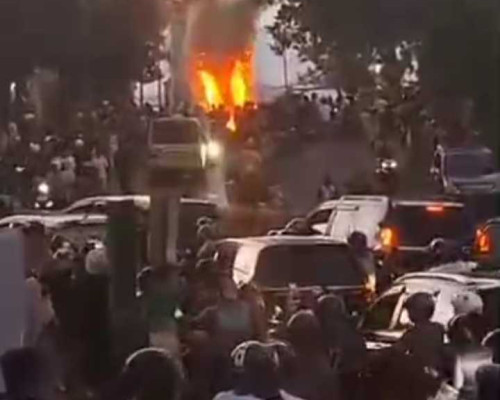 Mobil Avanza Terbakar di Jalan Jenderal Sudirman, Supir Melarikan Diri