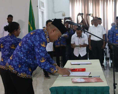 Bupati Aru Ambil Sumpah dan Lantik JPTP  