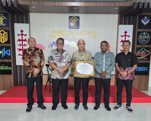 Pemkab Aru Terima Penghargaan dan Kantor Kemenkumham