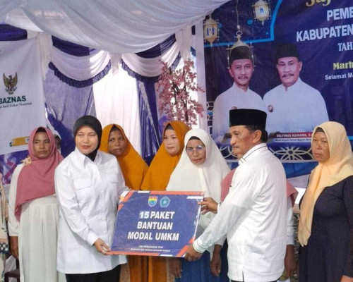 Berbagi Keberkahan Dalam Ramadhan, Bupati SBB Sambangi Warga Tiang Bendera