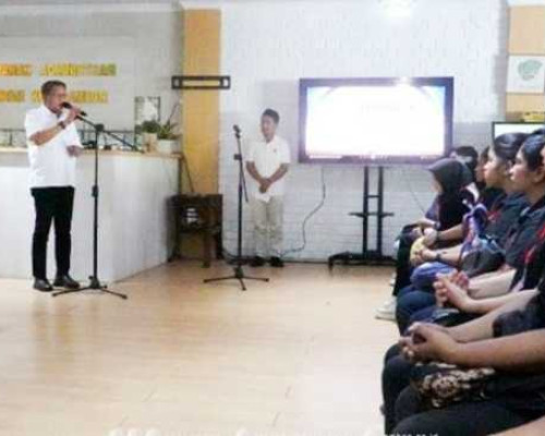 Wali Kota Bodewin Melkias Wattimena Lepas 64 Tenaga Kerja Ambon ke Alfamart Branch Bali