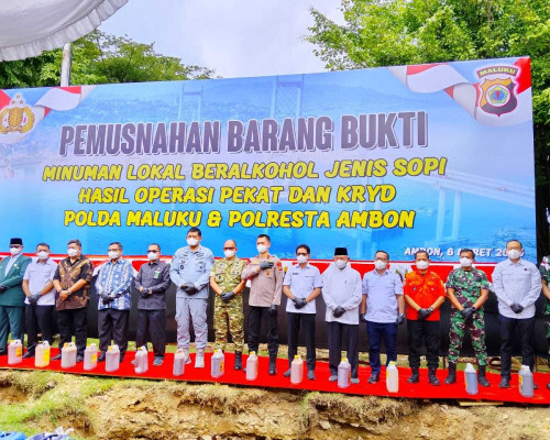 Sebulan Lebih Operasi, Polda Maluku Musnahkan 15 Ribu Ton Miras Tradisional, Terbanyak Polresta Ambo