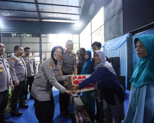 Sespimma Polri Angkatan 75 Gelar Baksos Hingga Beri Santunan ke Anak Yatim