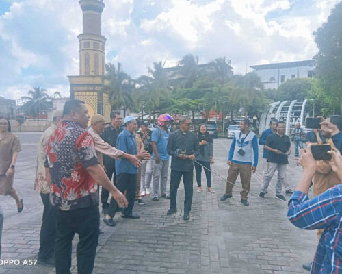 Sinode GPM Serahkan Hewan Qurban ke Masjid Raya Al-Fatah