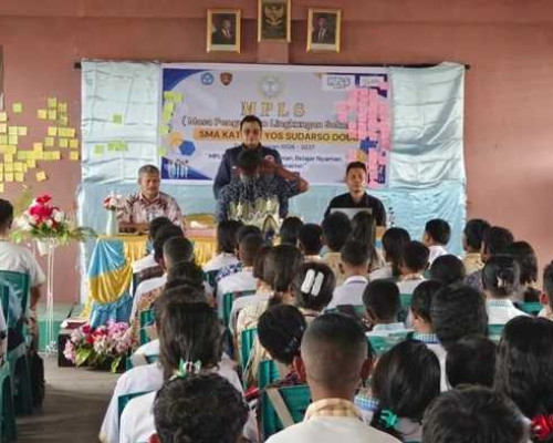 Polres Kepulauan Aru Edukasi Bahaya NAPZA kepada Pelajar Saat MPLS di SMA Katolik Yos Sudarso Dobo