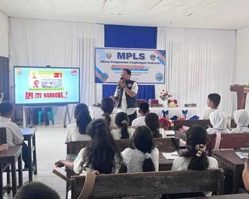 Polres Kepulauan Aru Sosialisasikan Bahaya NAPZA, Judol, dan Miras kepada Siswa Baru SMPN 2 Dobo