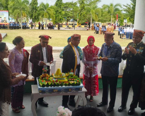 Pemkab Bursel  Peringati HUT-18 Kabupaten Secara Sederhana