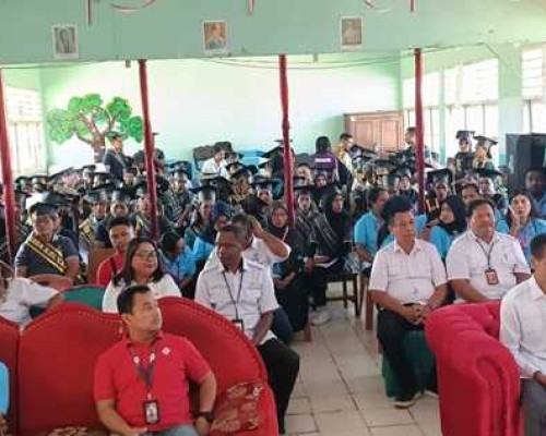 Wabup Aru Tutup Pelatihan Metode GASING, Dorong Peningkatan Kompetensi Guru SD