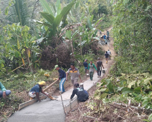 Enam Tahun Jalan Tani Rusak, Petani Yainuelo Pilih Bangun Secara Swadaya