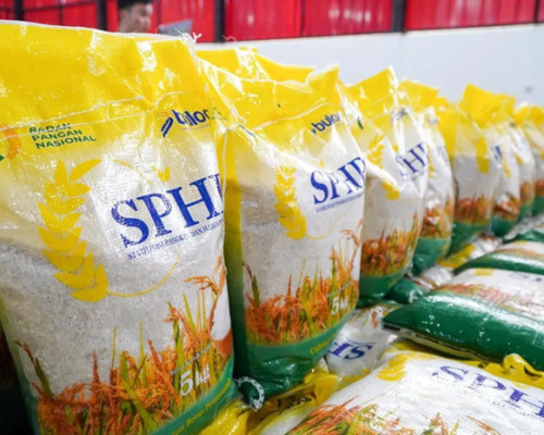 Beras SPHP Kini Mudah Didapat di Dobo, Bulog Tetapkan 4 Mitra Resmi